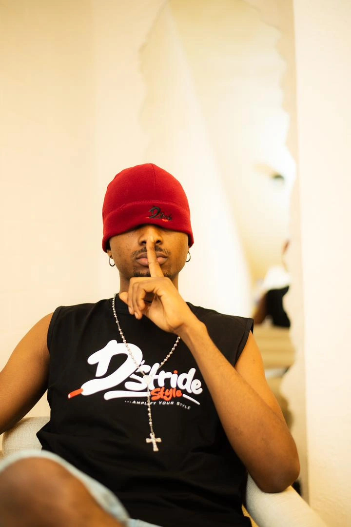 A man in a black d'stride outfit